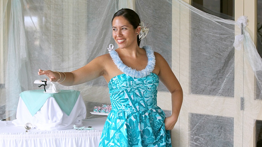 Your Hawaii wedding would not be complete without the light-hearted melody of the Ukelele and the hypnotizing beauty of the Hula dance